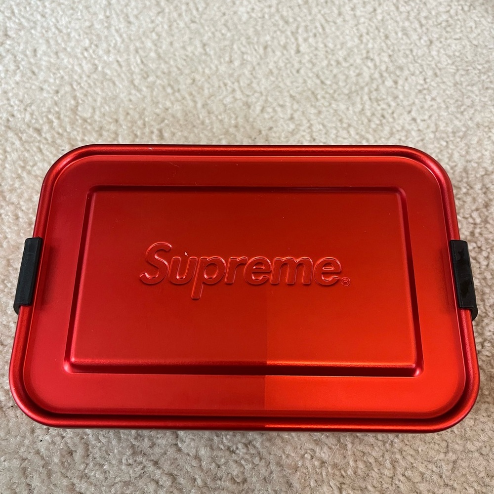 Supreme Sigg metal box